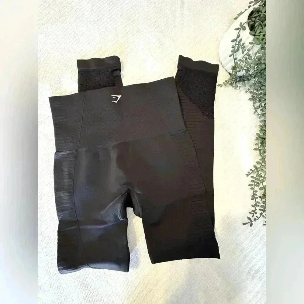 Gymshark Energy Seamless Leggings in Black Size Medium - Picture 2 of 4